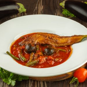 חציל ברטוב אדום ושעועית ירוקה